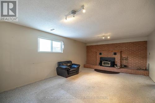 476 Scotchmere Court, Waterloo, ON - Indoor With Fireplace