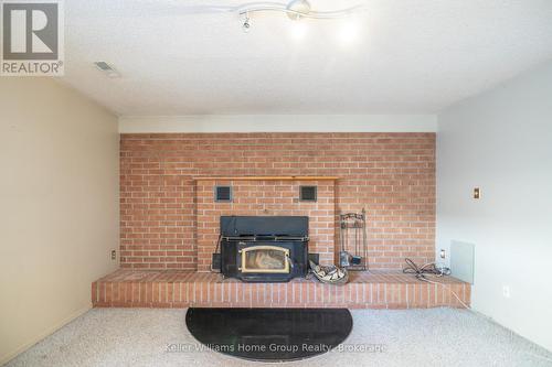 476 Scotchmere Court, Waterloo, ON - Indoor Photo Showing Living Room With Fireplace