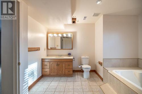 476 Scotchmere Court, Waterloo, ON - Indoor Photo Showing Bathroom