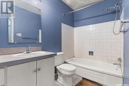 206 Thomson Avenue, Regina, SK - Indoor Photo Showing Bathroom