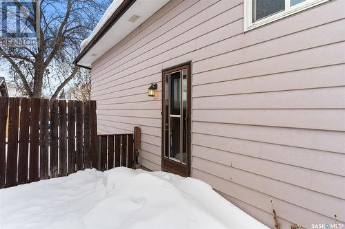 206 Thomson Avenue, Regina, SK - Outdoor With Exterior