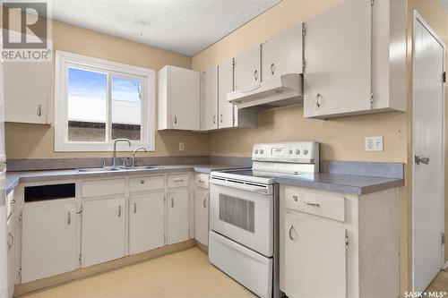 206 Thomson Avenue, Regina, SK - Indoor Photo Showing Kitchen With Double Sink