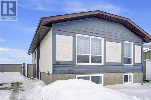 1210 Butterfield Crescent, Regina, SK - Outdoor