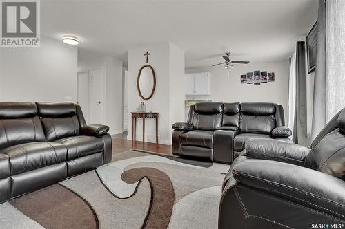 1210 Butterfield Crescent, Regina, SK - Indoor Photo Showing Living Room