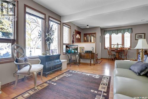 407 Holland Avenue, Regina, SK - Indoor Photo Showing Living Room