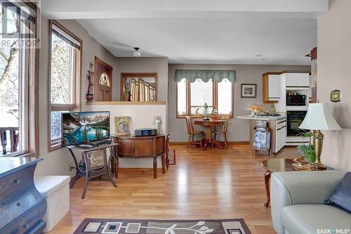 407 Holland Avenue, Regina, SK - Indoor Photo Showing Living Room