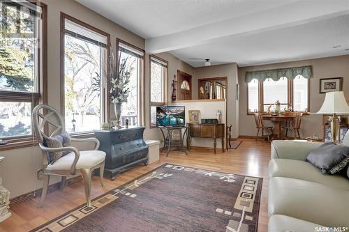 407 Holland Avenue, Regina, SK - Indoor Photo Showing Living Room