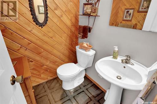 407 Holland Avenue, Regina, SK - Indoor Photo Showing Bathroom