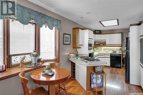 407 Holland Avenue, Regina, SK - Indoor Photo Showing Kitchen