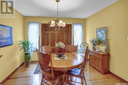 407 Holland Avenue, Regina, SK - Indoor Photo Showing Dining Room