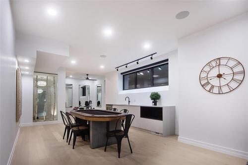 223 Grenfell Boulevard, Winnipeg, MB - Indoor Photo Showing Dining Room