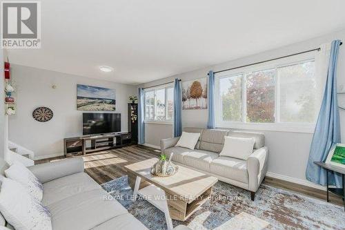 92 Charles Best Place, Kitchener, ON - Indoor Photo Showing Living Room