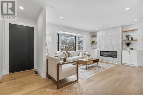 294 Wedgewood Drive, London, ON - Indoor Photo Showing Living Room With Fireplace