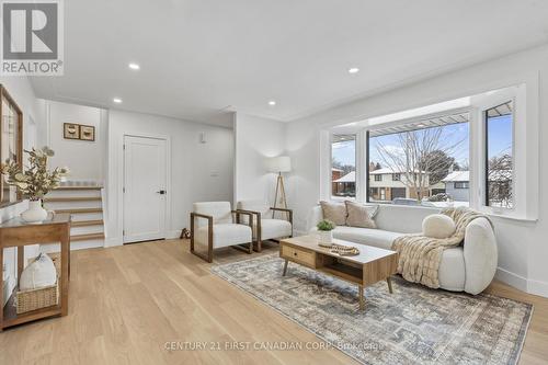 294 Wedgewood Drive, London, ON - Indoor Photo Showing Living Room