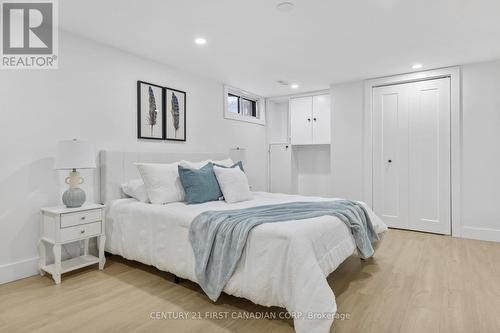 294 Wedgewood Drive, London, ON - Indoor Photo Showing Bedroom