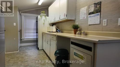 21 Grosvenor Street N, Saugeen Shores, ON - Indoor Photo Showing Kitchen