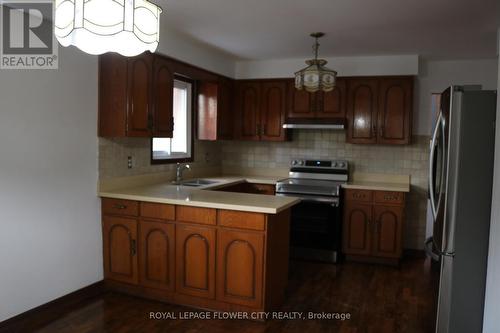 3220 Lednier Terrace, Mississauga, ON - Indoor Photo Showing Kitchen With Double Sink