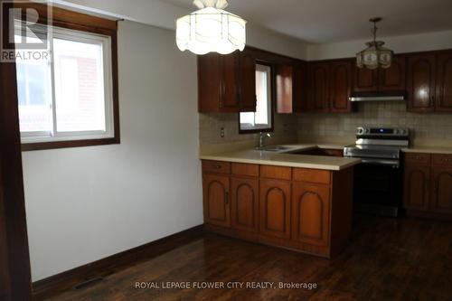 3220 Lednier Terrace, Mississauga, ON - Indoor Photo Showing Kitchen With Double Sink