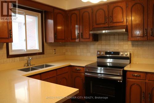 3220 Lednier Terrace, Mississauga, ON - Indoor Photo Showing Kitchen With Double Sink