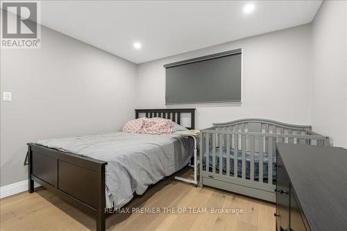 27 Elmira Drive, Hamilton, ON - Indoor Photo Showing Bedroom