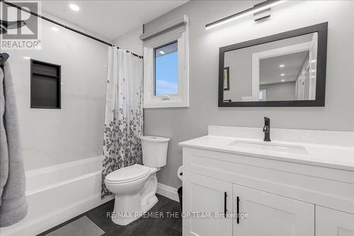 27 Elmira Drive, Hamilton, ON - Indoor Photo Showing Bathroom