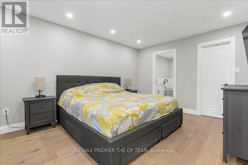 27 Elmira Drive, Hamilton, ON - Indoor Photo Showing Bedroom