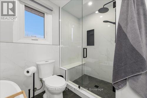 27 Elmira Drive, Hamilton, ON - Indoor Photo Showing Bathroom