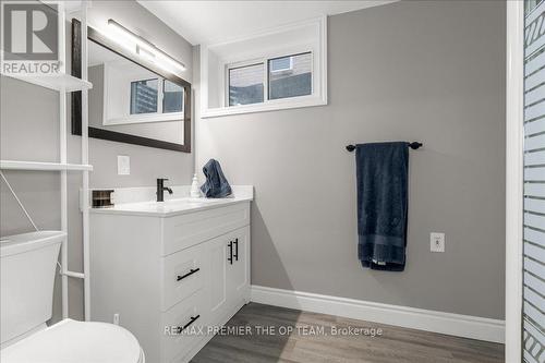 27 Elmira Drive, Hamilton, ON - Indoor Photo Showing Bathroom