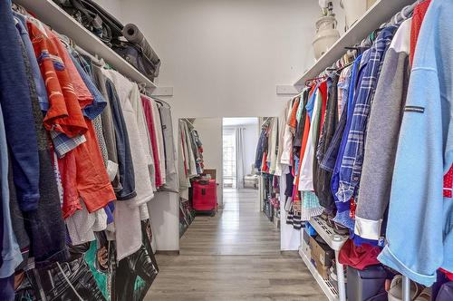 Walk-in closet - 111 Rue Du Joli-Bois, Sainte-Marguerite-Du-Lac-Masson, QC - Indoor With Storage