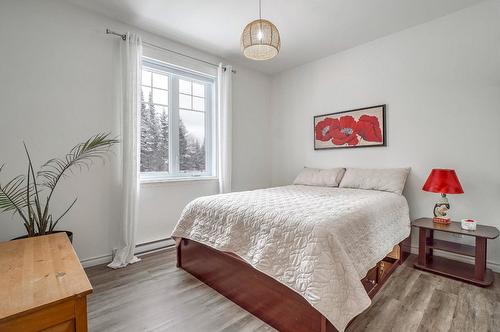 Bedroom - 111 Rue Du Joli-Bois, Sainte-Marguerite-Du-Lac-Masson, QC - Indoor Photo Showing Bedroom