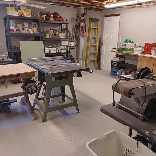 Workshop - 111 Rue Du Joli-Bois, Sainte-Marguerite-Du-Lac-Masson, QC - Indoor