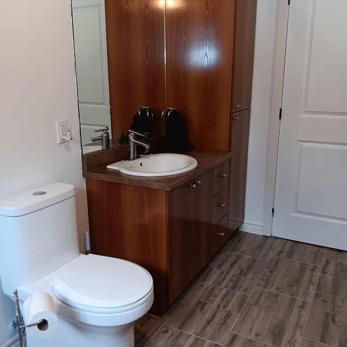 Bathroom - 111 Rue Du Joli-Bois, Sainte-Marguerite-Du-Lac-Masson, QC - Indoor Photo Showing Bathroom