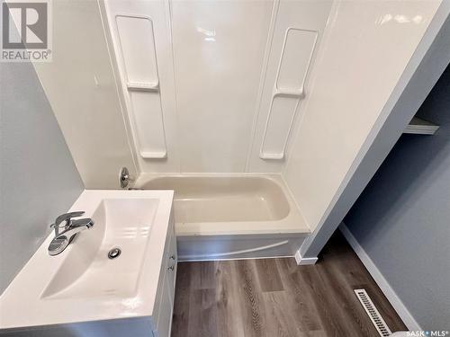 421 Alexandra Street, Regina, SK - Indoor Photo Showing Bathroom