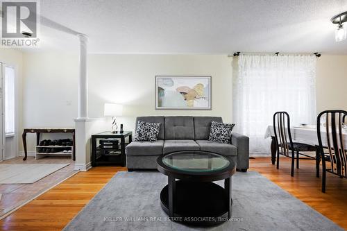 728 Spanish Moss Trail, Mississauga, ON - Indoor Photo Showing Living Room