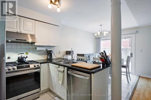 728 Spanish Moss Trail, Mississauga, ON - Indoor Photo Showing Kitchen With Double Sink