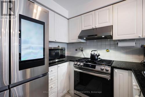 728 Spanish Moss Trail, Mississauga, ON - Indoor Photo Showing Kitchen With Upgraded Kitchen