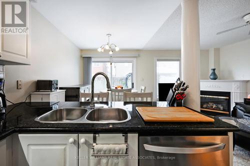 728 Spanish Moss Trail, Mississauga, ON - Indoor Photo Showing Kitchen With Double Sink