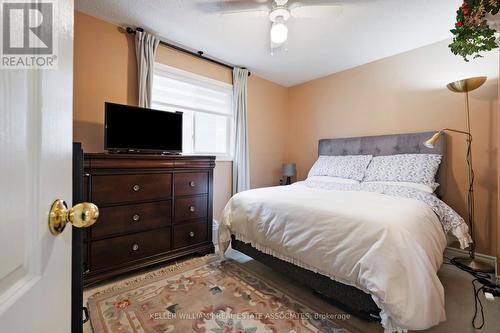 728 Spanish Moss Trail, Mississauga, ON - Indoor Photo Showing Bedroom