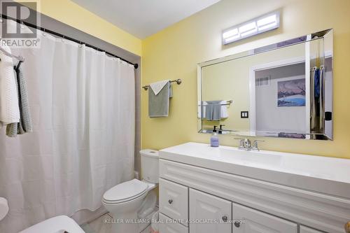 728 Spanish Moss Trail, Mississauga, ON - Indoor Photo Showing Bathroom