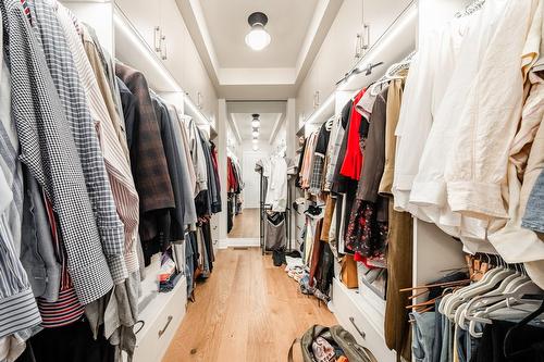 Walk-in closet - 77 Rue Dwight, Morin-Heights, QC - Indoor With Storage