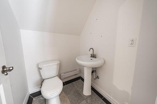 Powder room - 77 Rue Dwight, Morin-Heights, QC - Indoor Photo Showing Bathroom