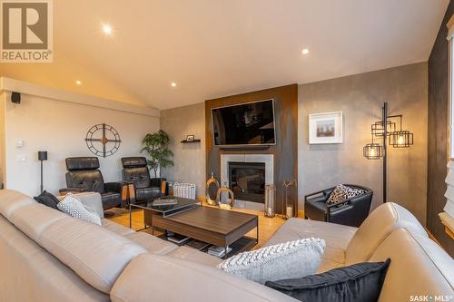 2670 Sandringham Crescent, Regina, SK - Indoor Photo Showing Living Room With Fireplace