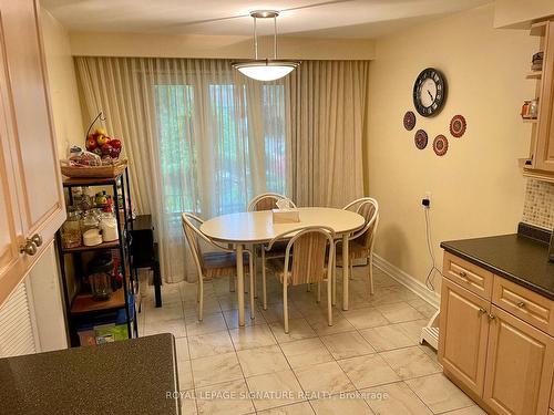 3237 Grassfire Crescent, Mississauga, ON - Indoor Photo Showing Dining Room