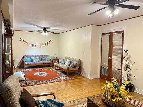 3237 Grassfire Crescent, Mississauga, ON - Indoor Photo Showing Living Room