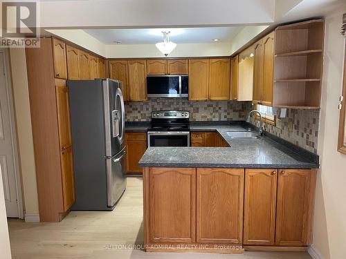 1707 Princelea Place, Mississauga, ON - Indoor Photo Showing Kitchen