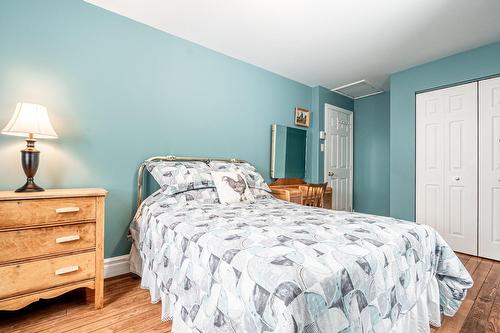 Chambre à coucher - 1906 Ch. Gendron, Stanstead - Canton, QC - Indoor Photo Showing Bedroom