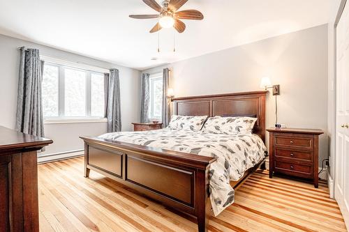 Chambre à coucher - 1906 Ch. Gendron, Stanstead - Canton, QC - Indoor Photo Showing Bedroom
