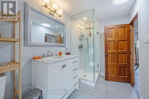 587 Rosedale Street, London, ON - Indoor Photo Showing Bathroom