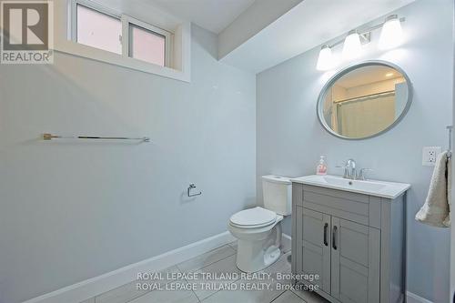 587 Rosedale Street, London, ON - Indoor Photo Showing Bathroom