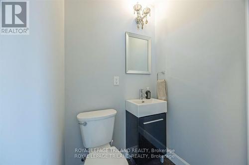 587 Rosedale Street, London, ON - Indoor Photo Showing Bathroom